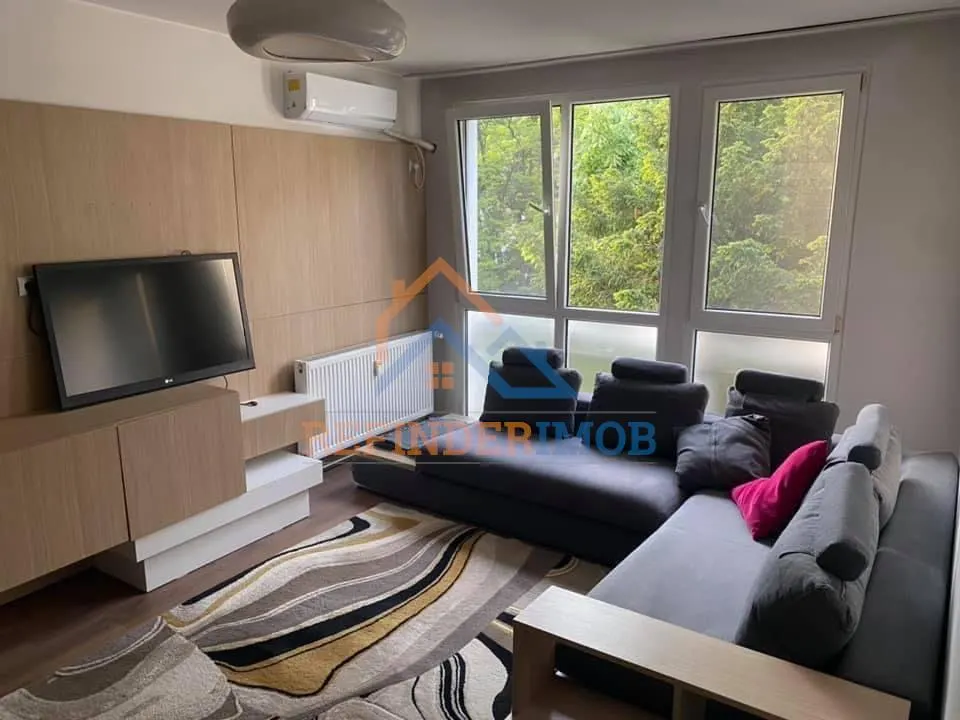 Apartament de vanzare cu 3 camere, zona Titan - Piata Minis - foto 2