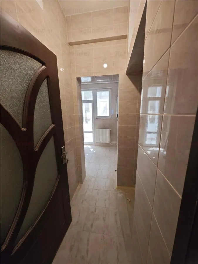 Vanzare apartament 3 camere | Piata Romana metrou | etaj 1/4 | decomandat | renovat | fara risc seismic | - foto 3