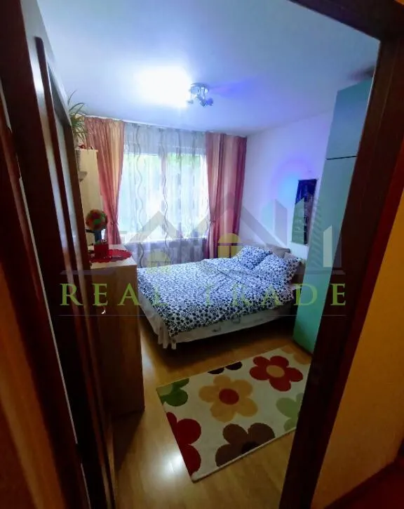 Apartament 3 camere decomandat Tractorul - foto 3