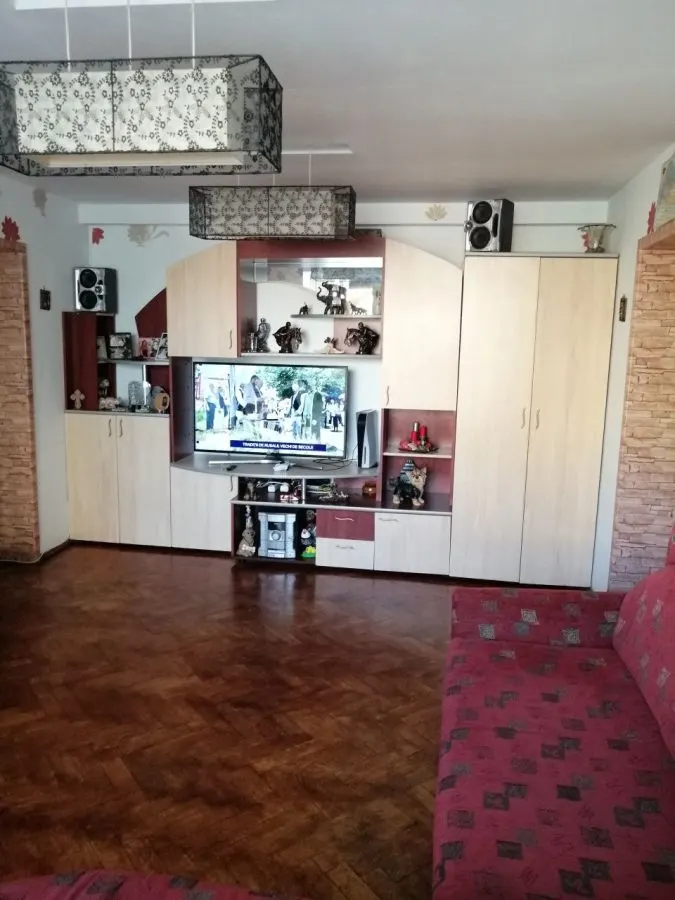Apartament 3 camere etaj intermediar Tractorul - foto 3