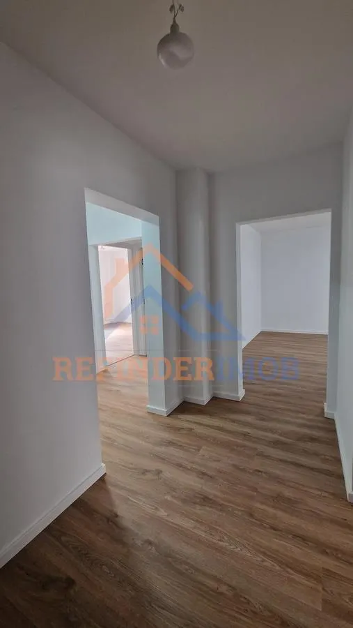 Apartament de vanzare cu 3 camere, zona Nerva Traian - foto 7
