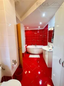 Vila Impunatoare cu Piscina pentru Familie sau Investitie Turistica - foto 17