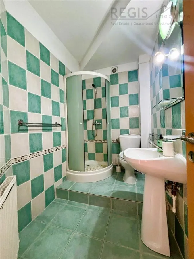 Vila Impunatoare cu Piscina pentru Familie sau Investitie Turistica - foto 21