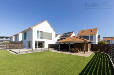 Casa 2020 + 500 mp curte de inchiriat | Brasov - Brasov