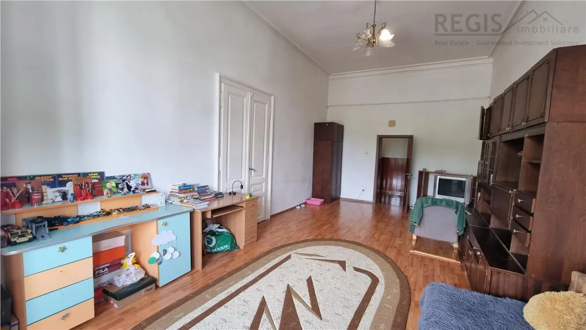 Apartament  clasic de doua camere zona Centrul Istoric - foto 3