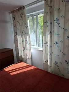 inchiriere apartament 3 camere superb | metrou 1 Decembrie | etaj 1/4 | renovat complet | mobilat si utilat | totul nou |  loc de parcare | - foto 7