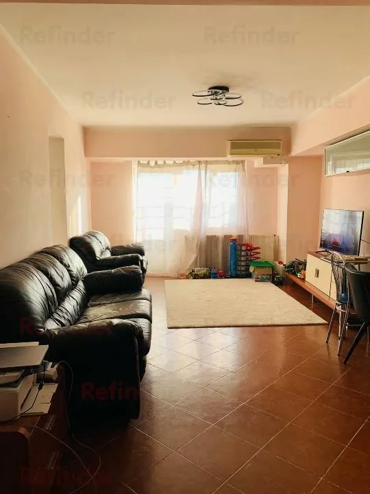 vanzare apartament 3 camere | in Rond Piata Alba Iuila | vedere panoramica | centrala termica | 87mp utili | - foto 1