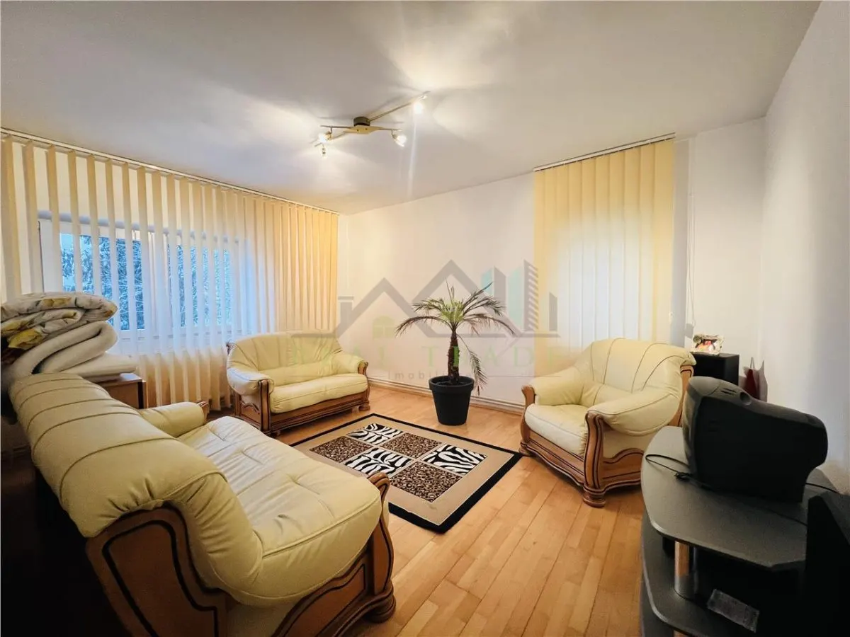 Apartament 2 camere decomandat bloc vila Racadau - foto 1