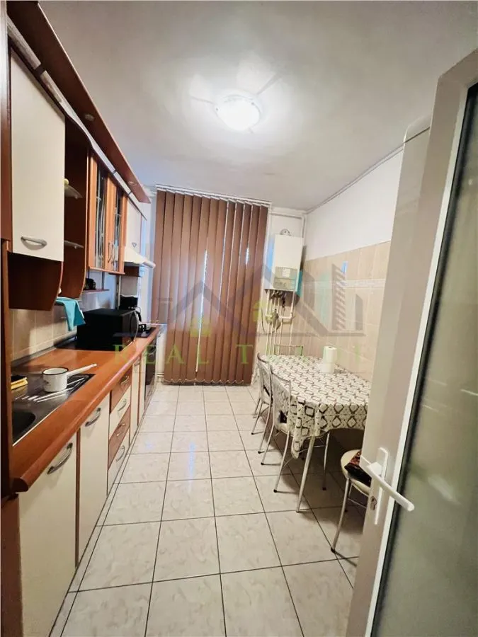 Apartament 2 camere decomandat bloc vila Racadau - foto 3