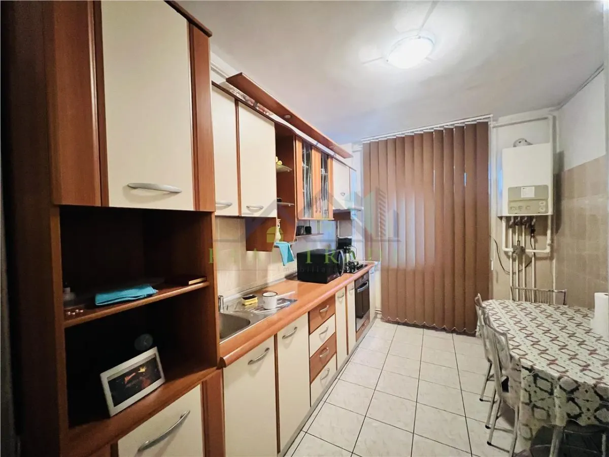 Apartament 2 camere decomandat bloc vila Racadau - foto 6
