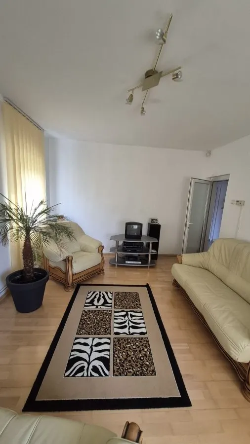 Apartament 2 camere decomandat bloc vila Racadau - foto 9