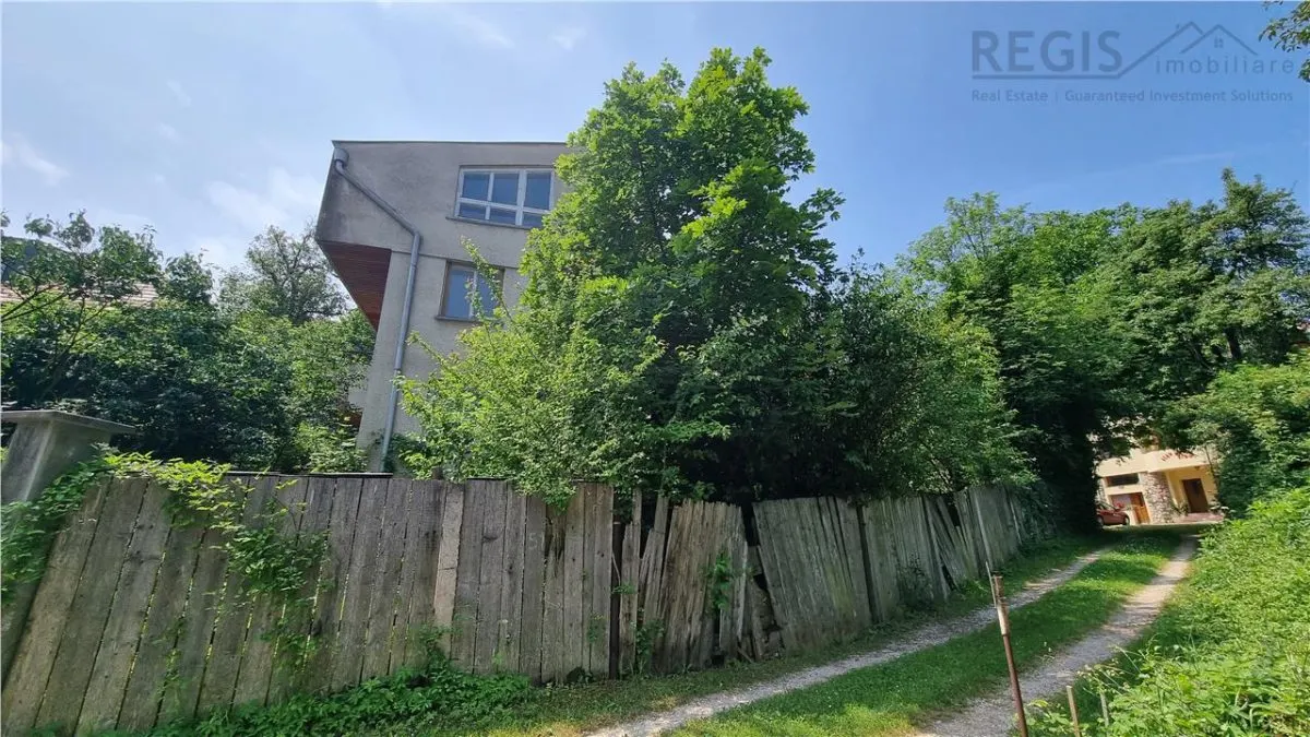 Vila de 7 camere intr-o  zona preferentiala a   Brasovulului Vechi - foto 1