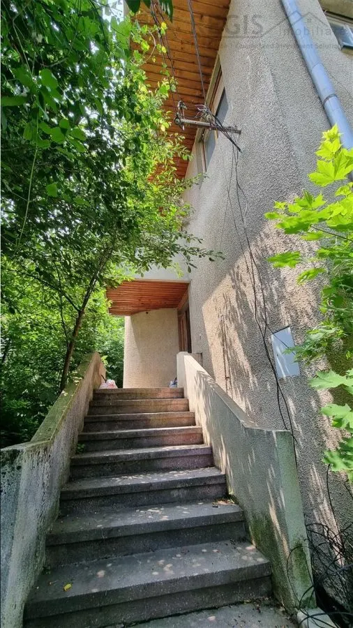 Vila de 7 camere intr-o  zona preferentiala a   Brasovulului Vechi - foto 3
