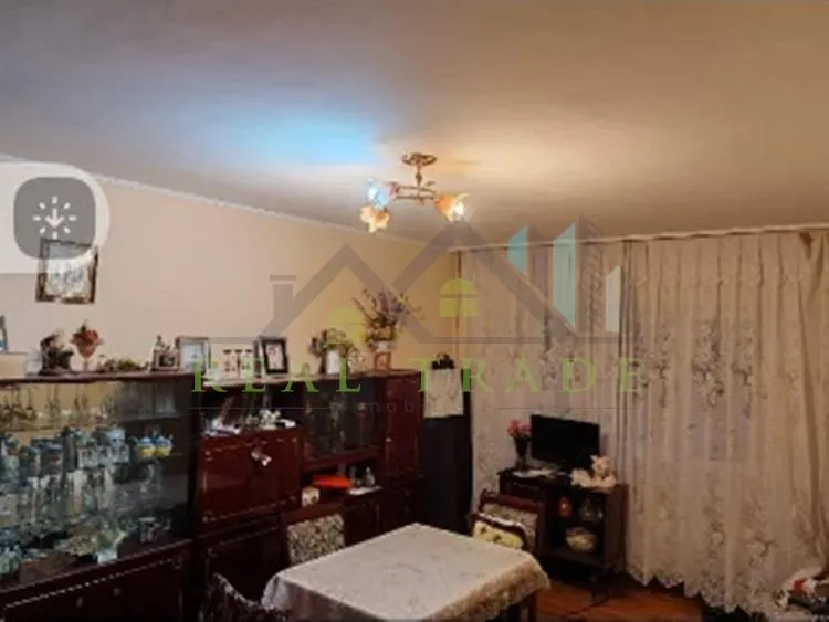 Apartament 3 camere decomandat etaj intermediar intrare Racadau - foto 2