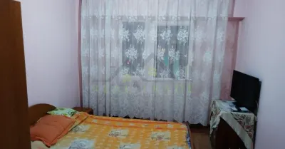 Apartament 3 camere decomandat etaj intermediar intrare Racadau - foto 4