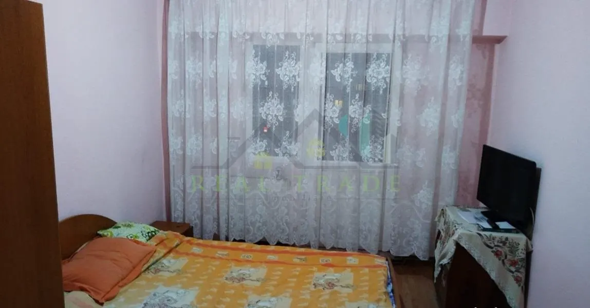 Apartament 3 camere decomandat etaj intermediar intrare Racadau - foto 4