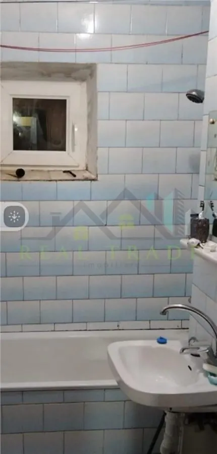 Apartament 3 camere decomandat etaj intermediar intrare Racadau - foto 5