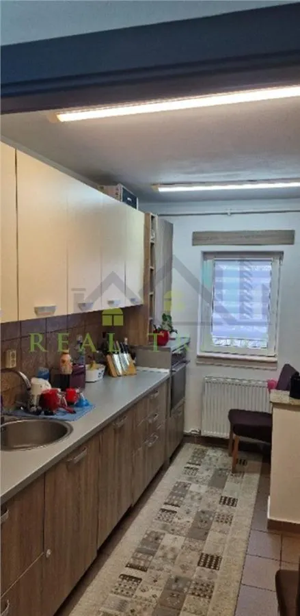 Apartament 3 camere decomandat Tractorul - foto 1