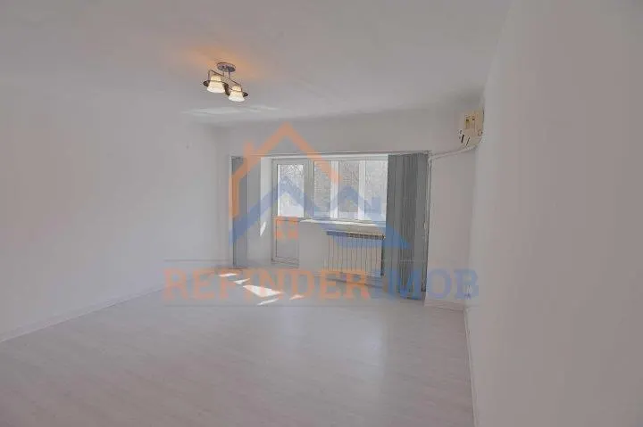 Apartament de vanzare cu 2 camere, zona Decebal - foto 1