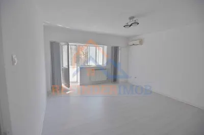 Apartament de vanzare cu 2 camere, zona Decebal - foto 2