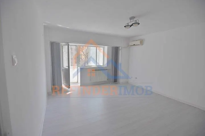 Apartament de vanzare cu 2 camere, zona Decebal - foto 2