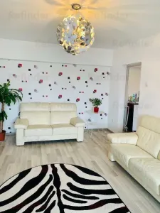 apartament 3 camere, Piata Alba Iulia , Decebal stradal, 82mp, decomandat, amenajat ,vedere integrala la bulevard, orientare Sud, loc parcare, liber. - foto 3