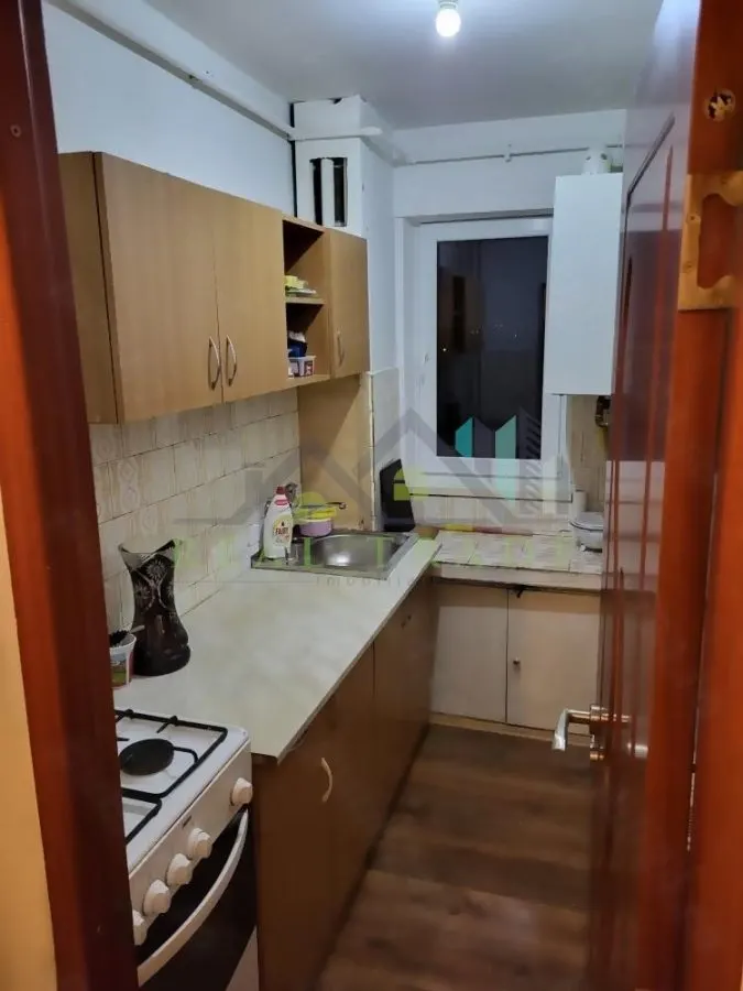 Apartament 2 camere cu balcon etaj intermediar zona Vlahuta - foto 3