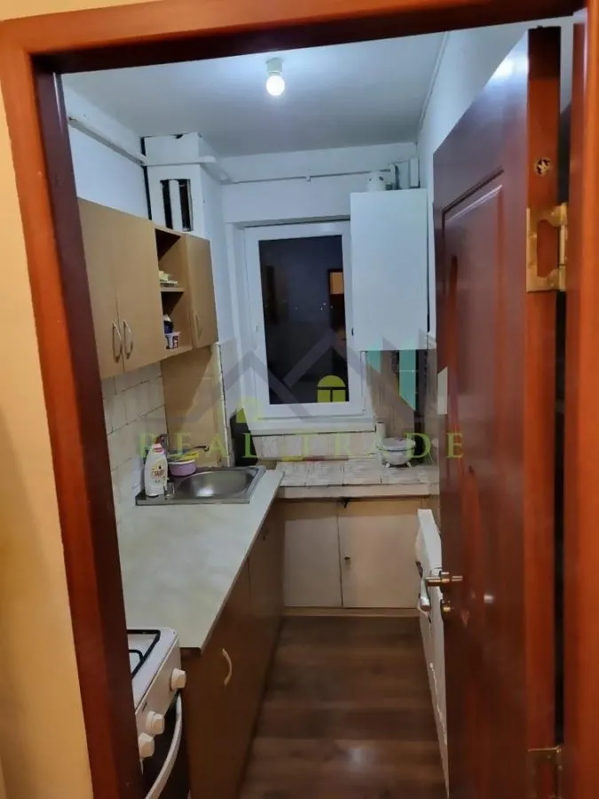 Apartament 2 camere cu balcon etaj intermediar zona Vlahuta - foto 4