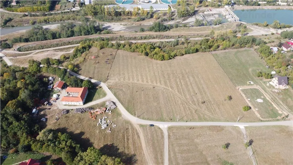 Teren Valenii de Munte, str Rizanesti,  3480mp, cu acces pe 3 laturi, intravilan construibil, la 50m de p?dure, utilitati. - foto 1