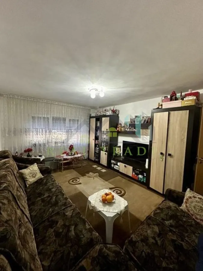 Apartament 3 camere decomandat zona Noua - foto 1