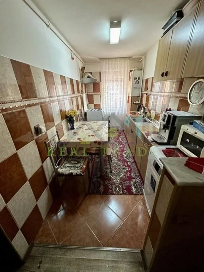 Apartament 3 camere decomandat zona Noua - foto 5