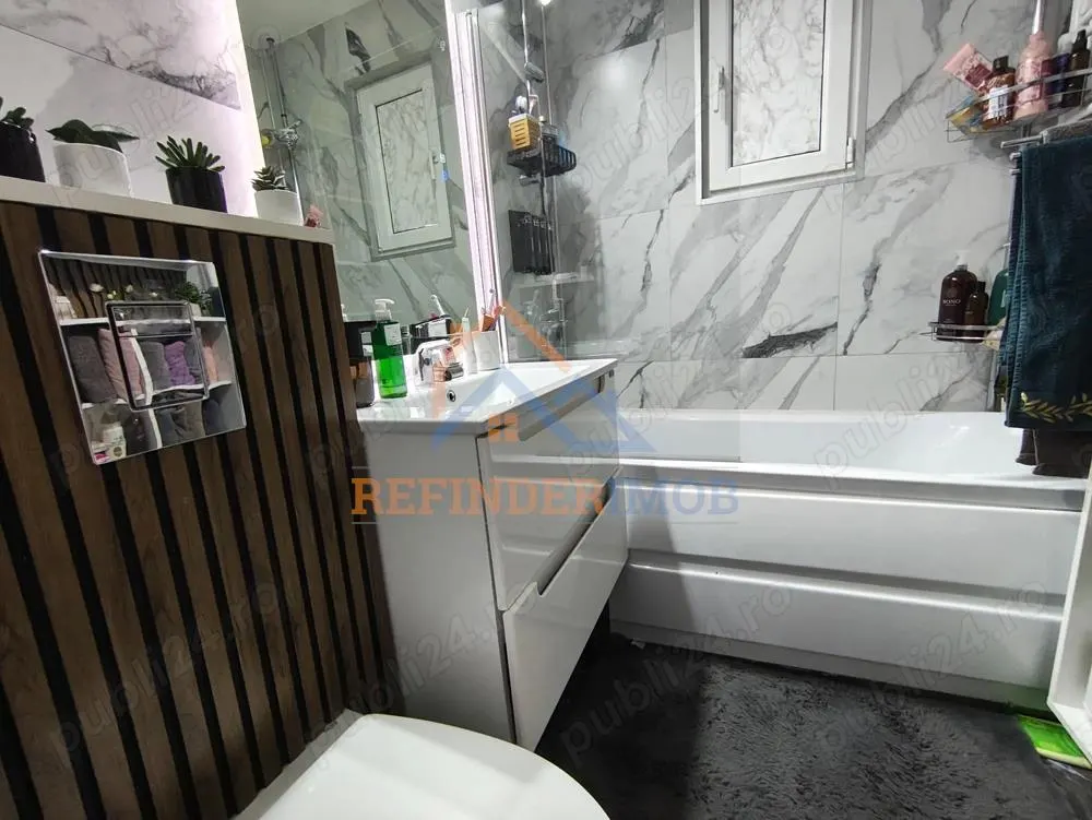 Apartament  de vanzare cu 3 camere, zona Titan - foto 4