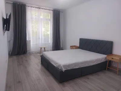 Garsoniera decomandata etajul 1 zona Judetean - Brasov