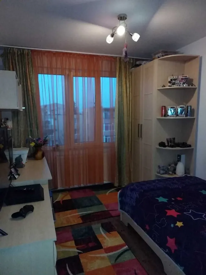 Apartament 4 camere decomandat Tractorul - foto 2