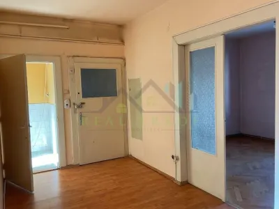 Apartament 3 camere decomandat etajul 1 Centrul Civic - foto 8