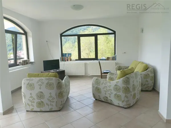 Casă 11 camere Bran - poza 2