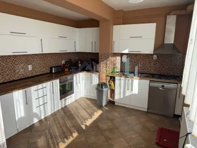 Apartament 3 camere decomandat suprafata mare - Brasov