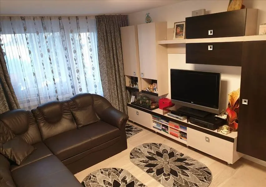 Apartament 4 camere decomandat Tractorul - foto 1