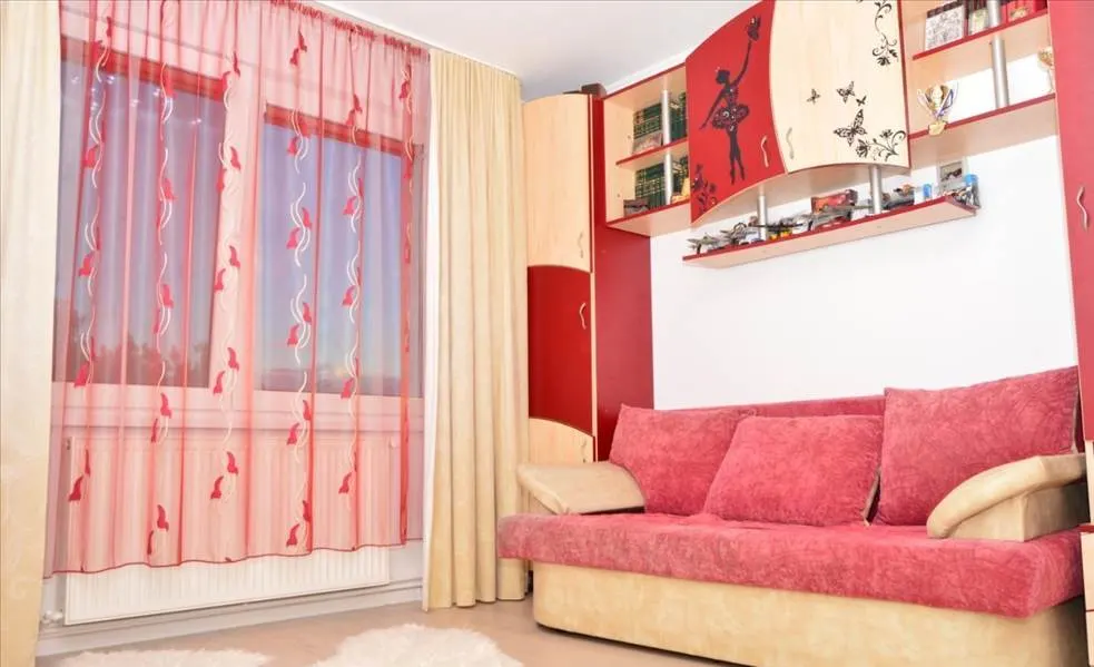Apartament 4 camere decomandat Tractorul - foto 3
