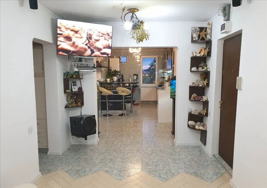 Apartament 4 camere decomandat Tractorul - foto 4