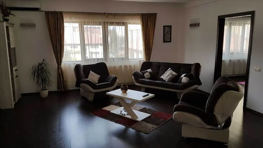 Vanzare apartament 3 camere renovat Zona Central, Brasov - foto 2