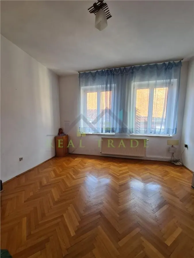 Apartament 4 camere decomandat Centrul Istroric - foto 2
