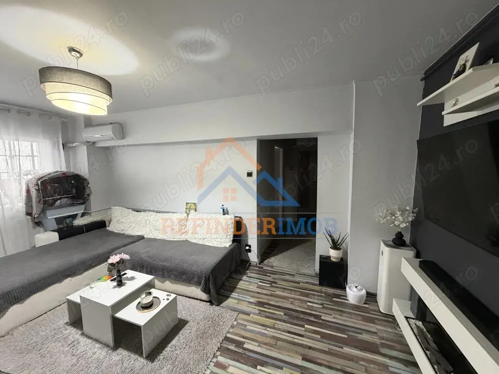 Apartament de vanzare cu 3 camere, zona Titan - foto 1