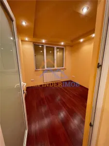 Apartament de vanzare cu 3 camere, zona Trapezului - foto 3