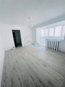 Apartament de vanzare cu 3 camere, zona Titan - Piata Minis - foto 2