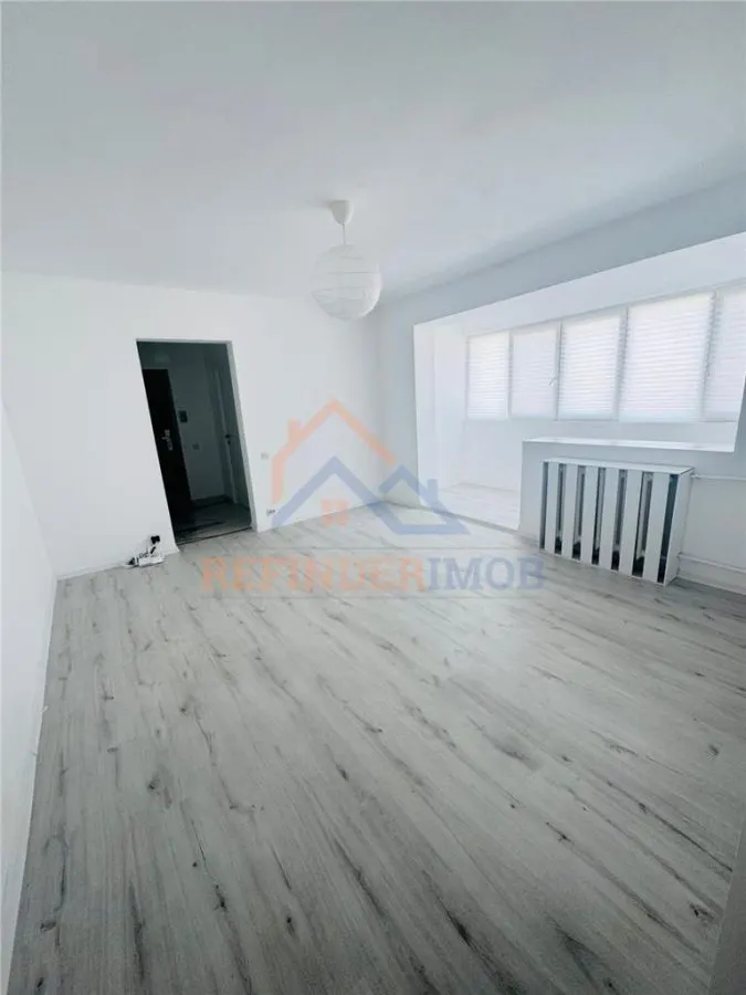 Apartament de vanzare cu 3 camere, zona Titan - Piata Minis - foto 2