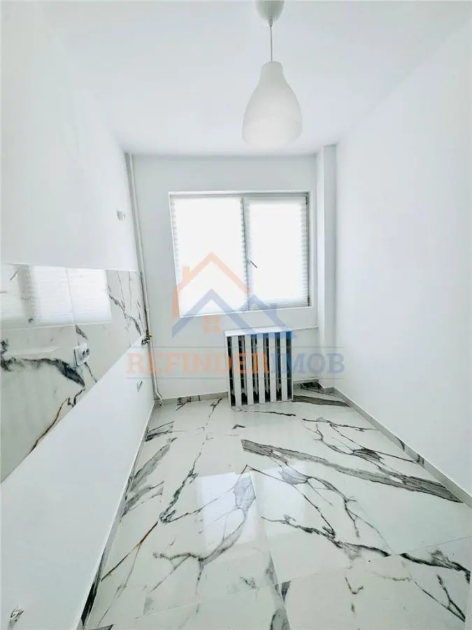 Apartament de vanzare cu 3 camere, zona Titan - Piata Minis - foto 5