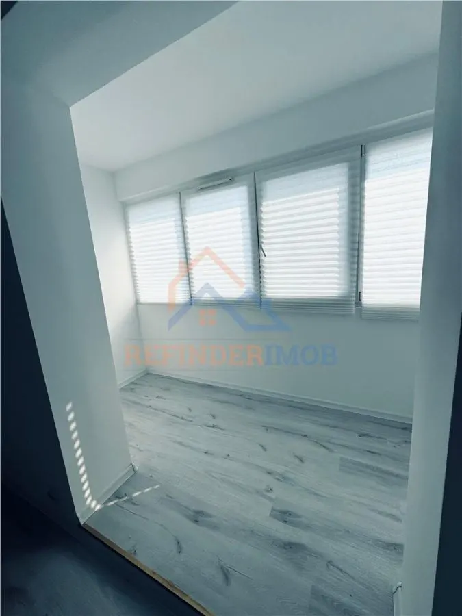 Apartament de vanzare cu 3 camere, zona Titan - Piata Minis - foto 10