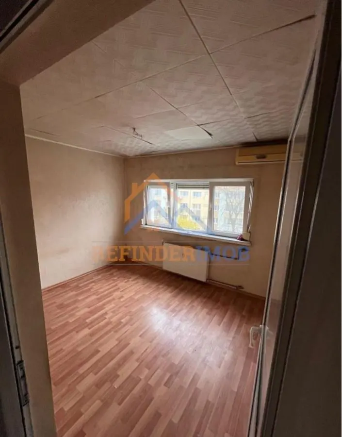 Vanzare apartament 4 camere zona Apusului - - foto 1