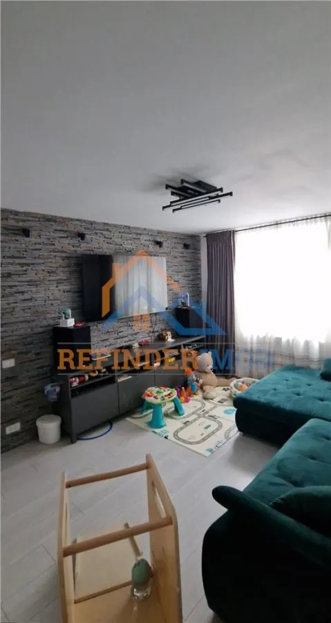 Apartament de vanzare cu 3 camere, zona Titan - foto 1